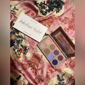 BRAND NEW WINGME EYESHADOW PALETTE FEATURING 8 SHADES IN - AMBITIOUS VIOLET
